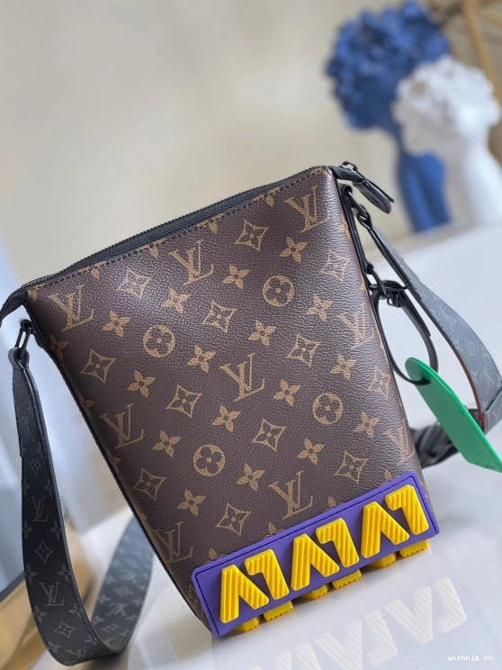 WIS CRUISER VUITTON MESSENGER LOUIS 1113